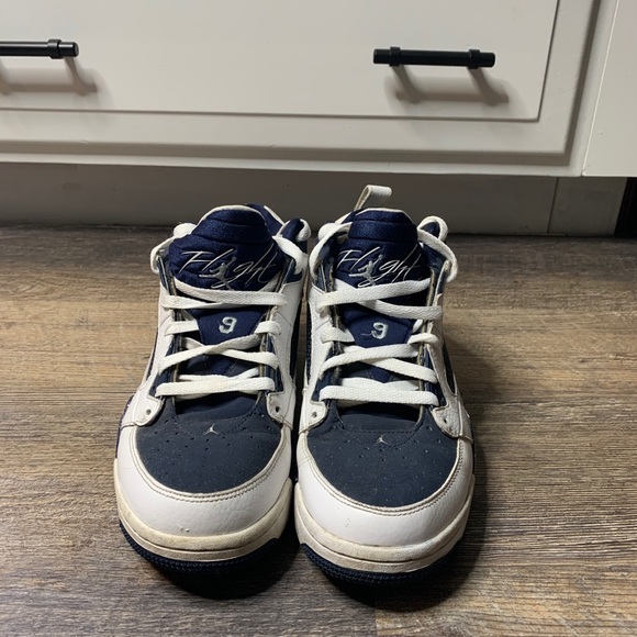 Men’s Air Jordan Flight 9 Sneakers - Picture 2 of 8